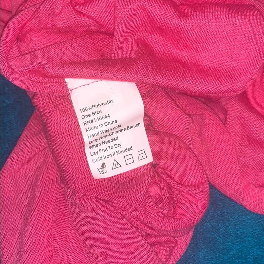 Brand scarf - Picture 3 of 3